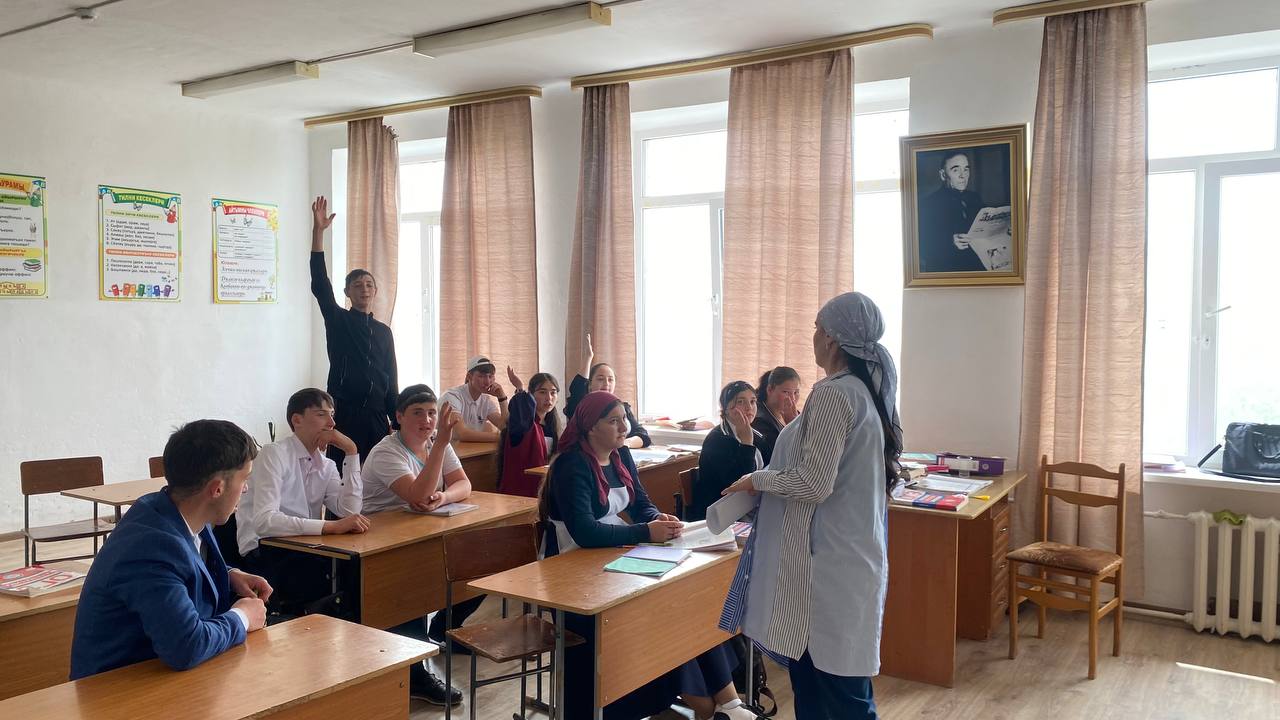 В 9 классе прошло внеурочное занятие на тему:  «Пробую профессию в сфере медицины»..